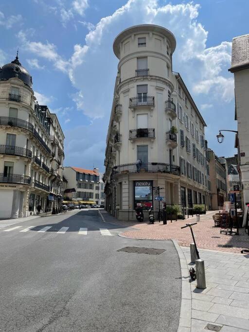 A 2 Pas Du Chateau * Pau